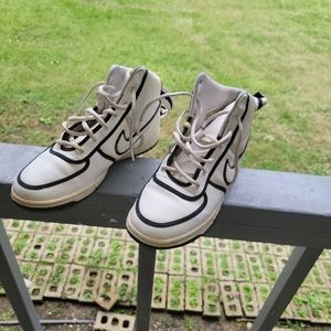 Boys 6.5 Nike blue & white shoe